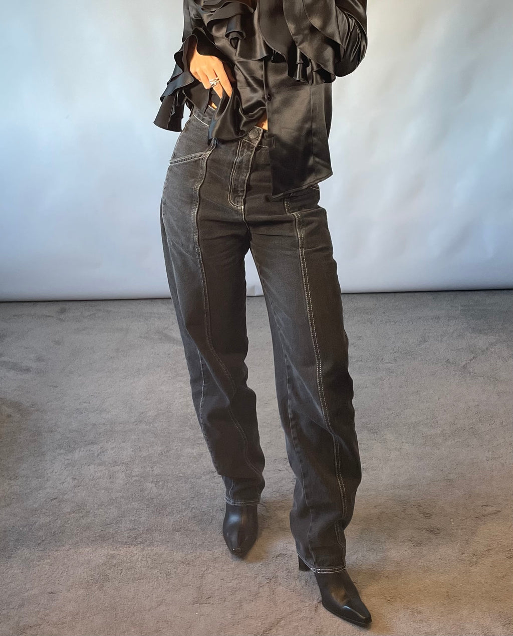 Bimba y Lola Washed Black High-Waisted Jeans with Contrast Stitching