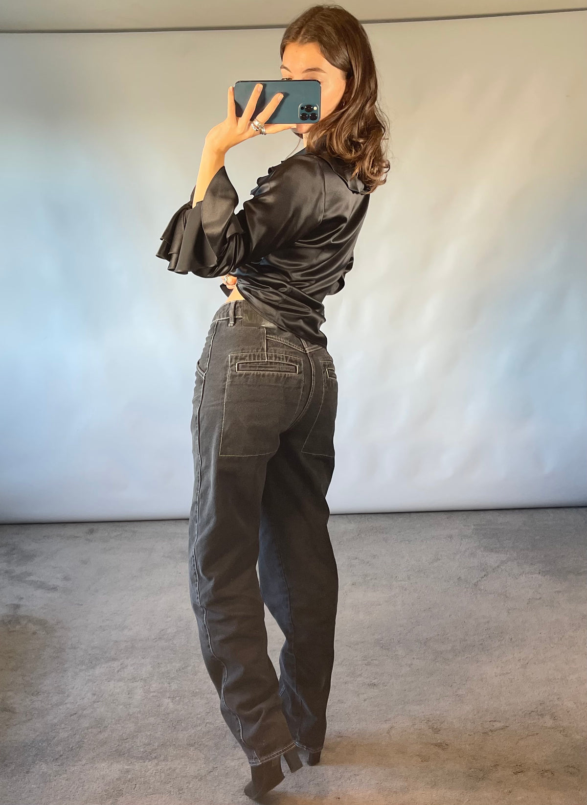 Bimba y Lola Washed Black High-Waisted Jeans with Contrast Stitching