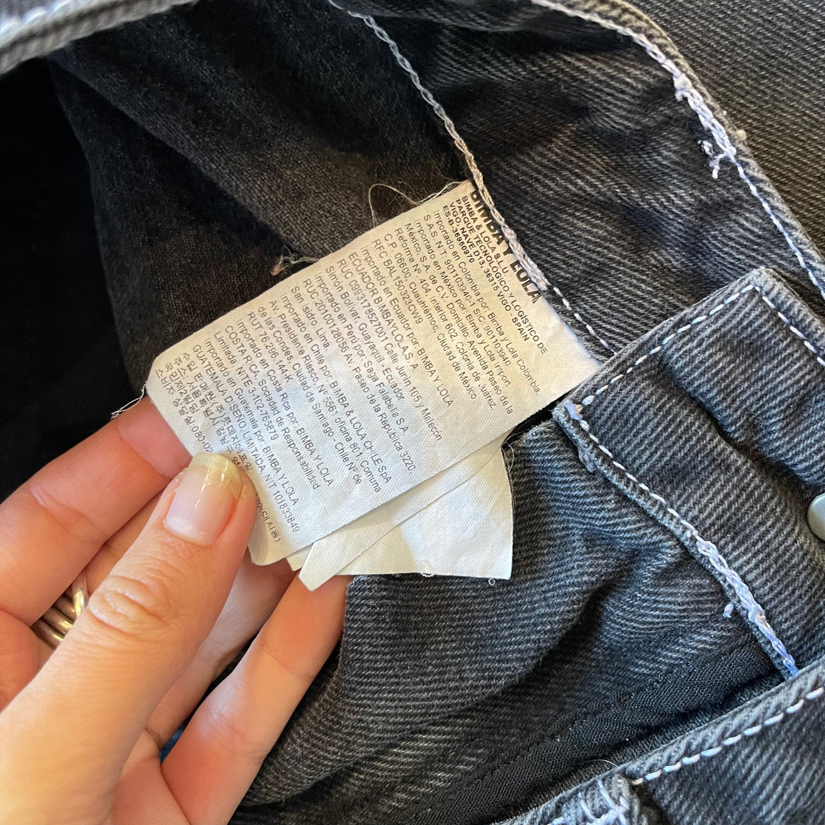 Bimba y Lola Washed Black High-Waisted Jeans with Contrast Stitching