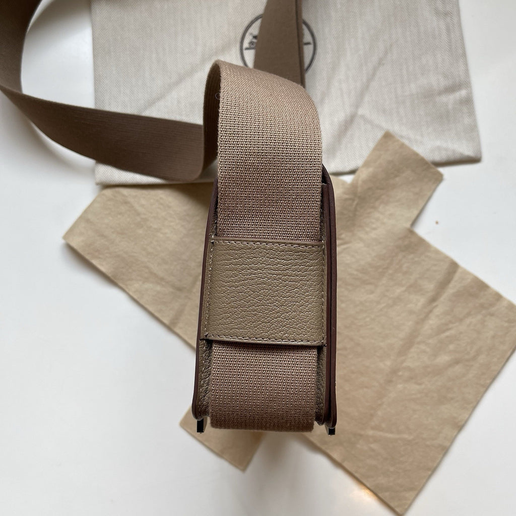 Hermes Geta Bag Étoupe Calfskin Leather ‘H’ Closure Canvas Shoulder Crossbody