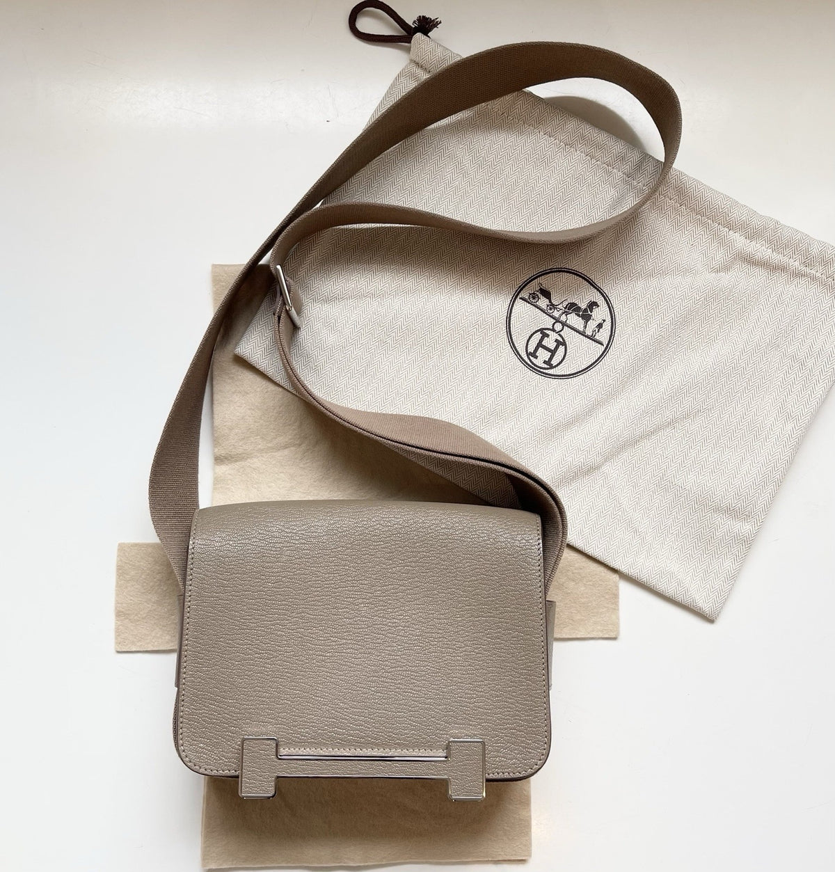 Hermes Geta Bag Étoupe Calfskin Leather ‘H’ Closure Canvas Shoulder Crossbody